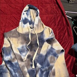VENUS Blue and Cream Tie-Dye Men's Sweater